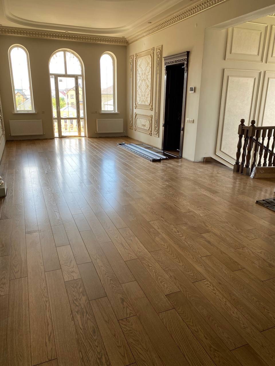 Деревянный пол в классическом интерьере